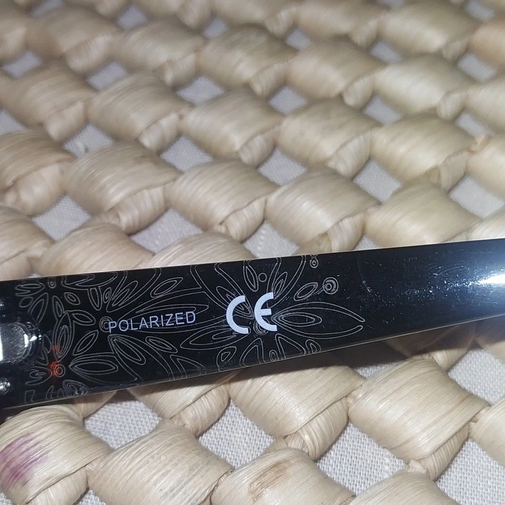 Foster Grant Maya Sunglasses - Picture 6 of 12